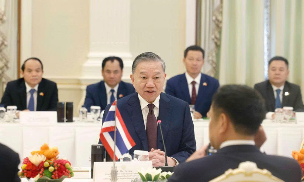 Vietnam’s top leader holds talks with Thailand's Prime Minister in Bangkok